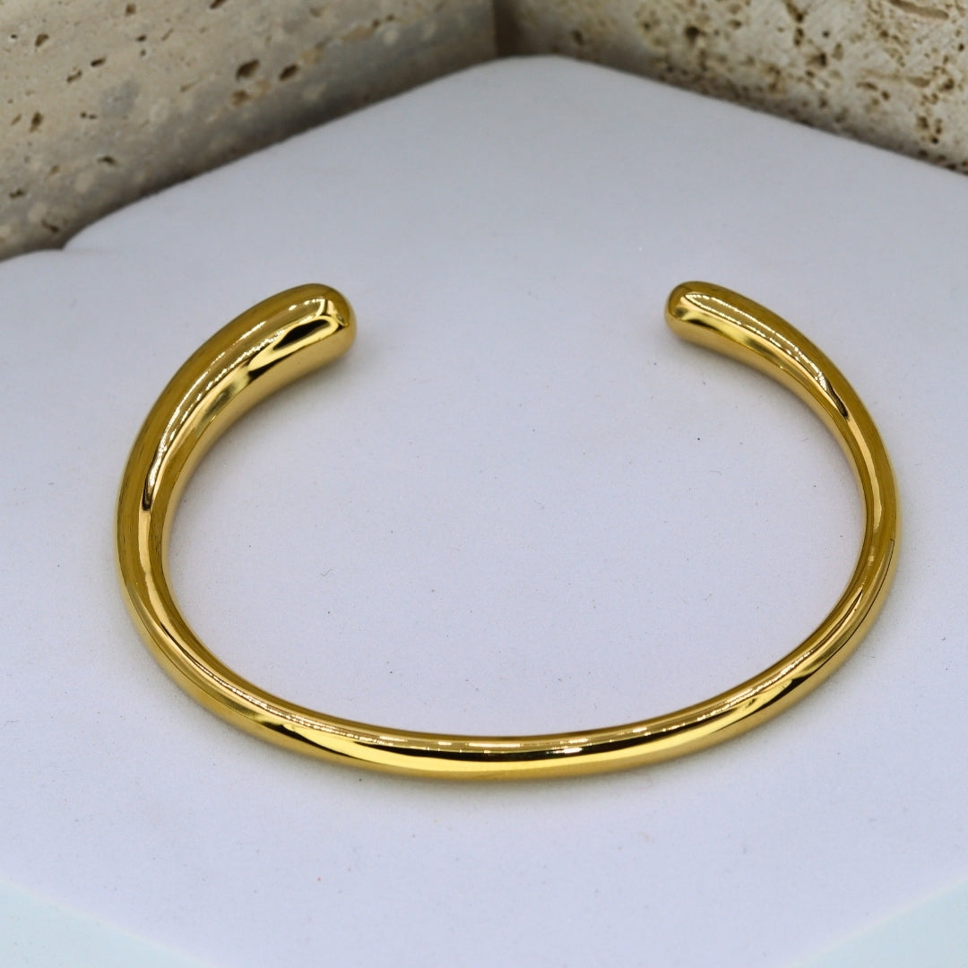 Chunky Classic Gold Cuff Bracelet - Adorn-iq