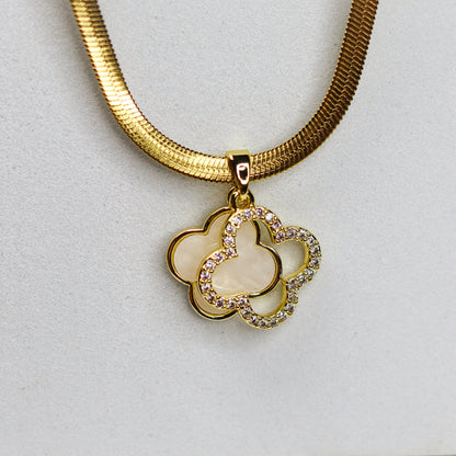 Snow White Clover Necklace - Adorn-iq