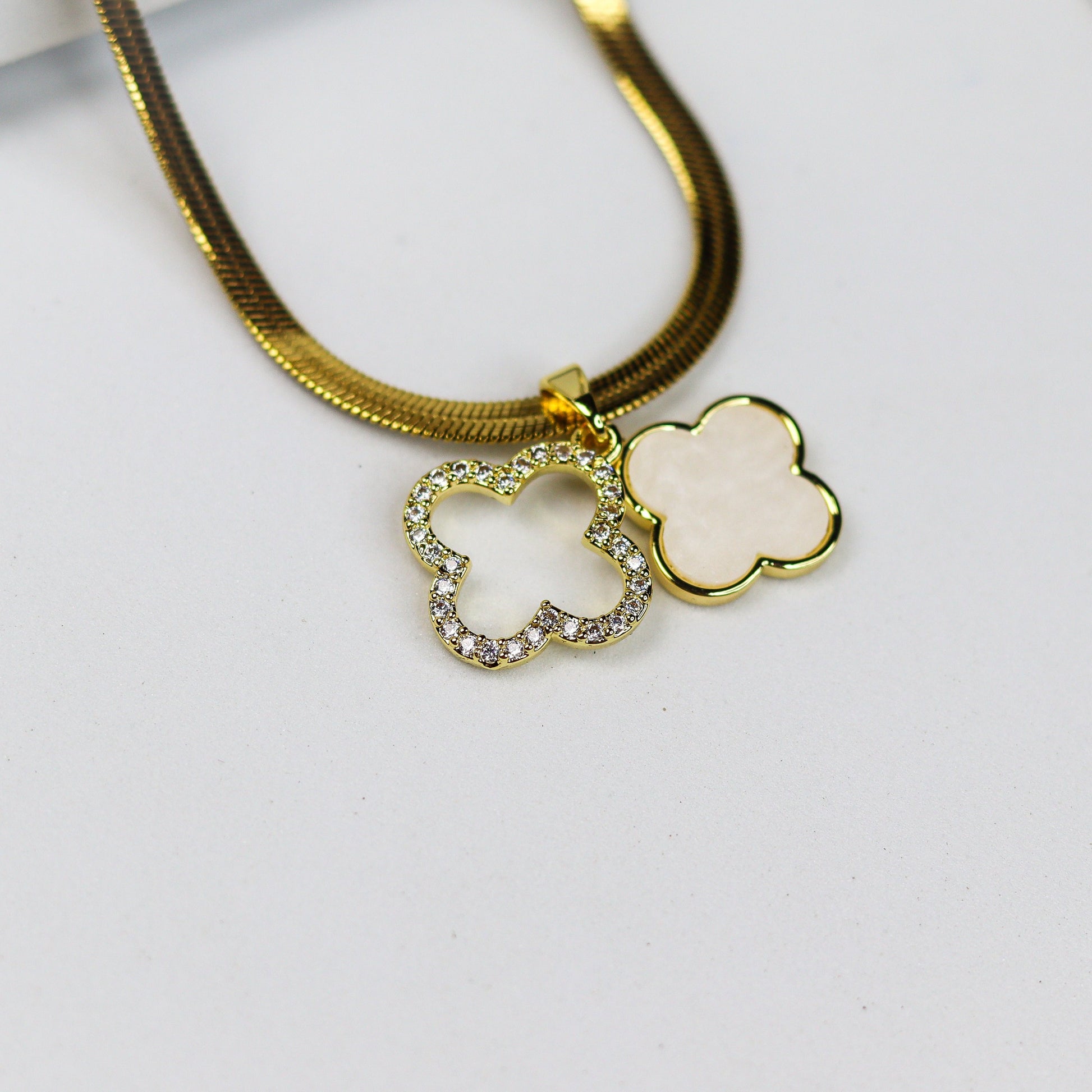 Snow White Clover Necklace - Adorn-iq