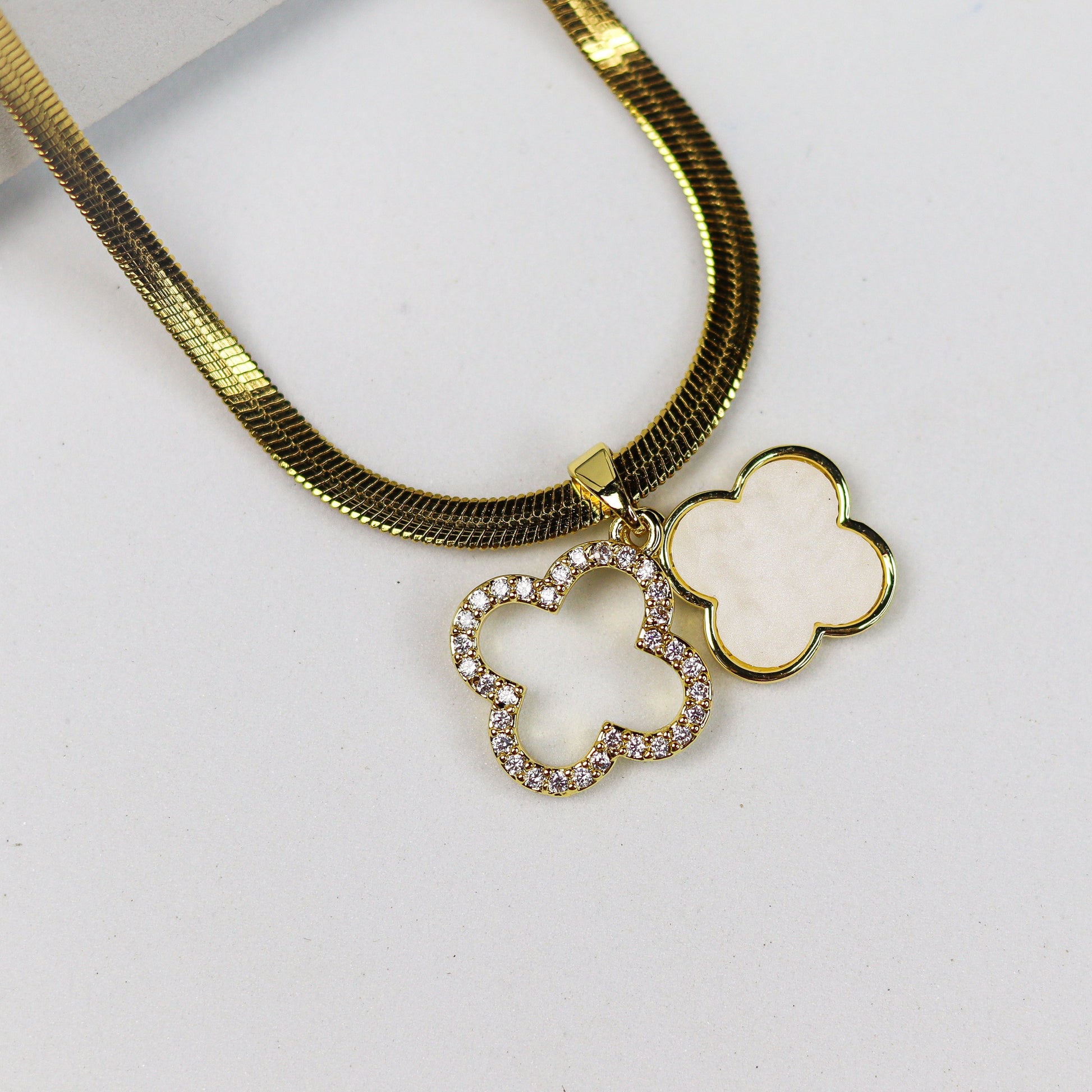 Snow White Clover Necklace - Adorn-iq