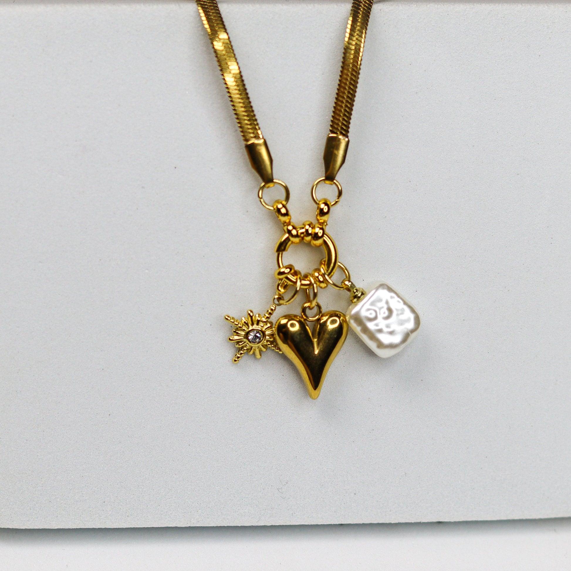 Sparkling Heart Charm NecklaceProduct Details: Metal - Stainless Steel Anti-Tarnish 18k Gold Plated Waterproof Everyday Wear *Our stainless steel pieces, featuring anti-tarnish and hypoallergenic attributes, are perfect for sensitive skin.