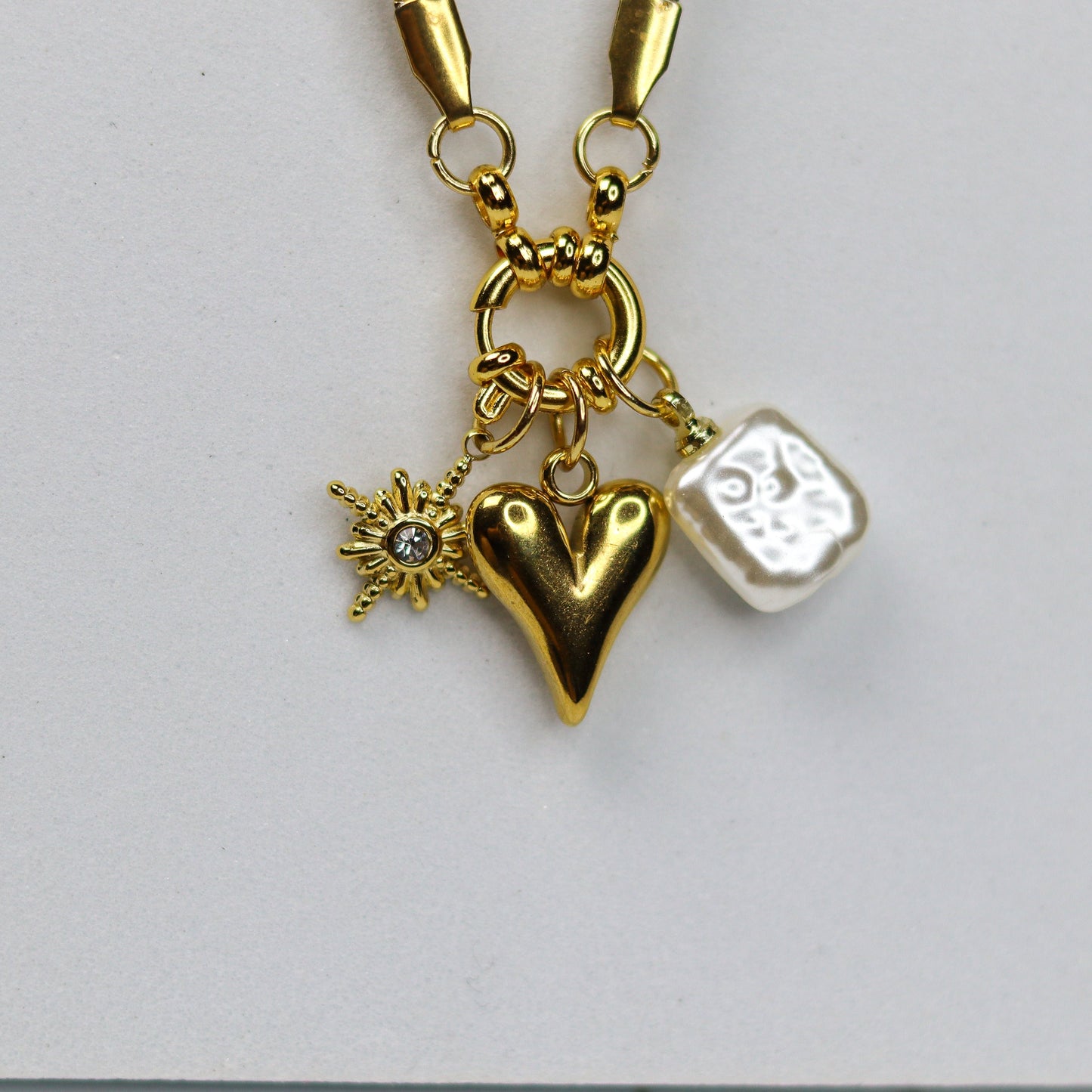 Sparkling Heart Charm NecklaceProduct Details: Metal - Stainless Steel Anti-Tarnish 18k Gold Plated Waterproof Everyday Wear *Our stainless steel pieces, featuring anti-tarnish and hypoallergenic attributes, are perfect for sensitive skin.