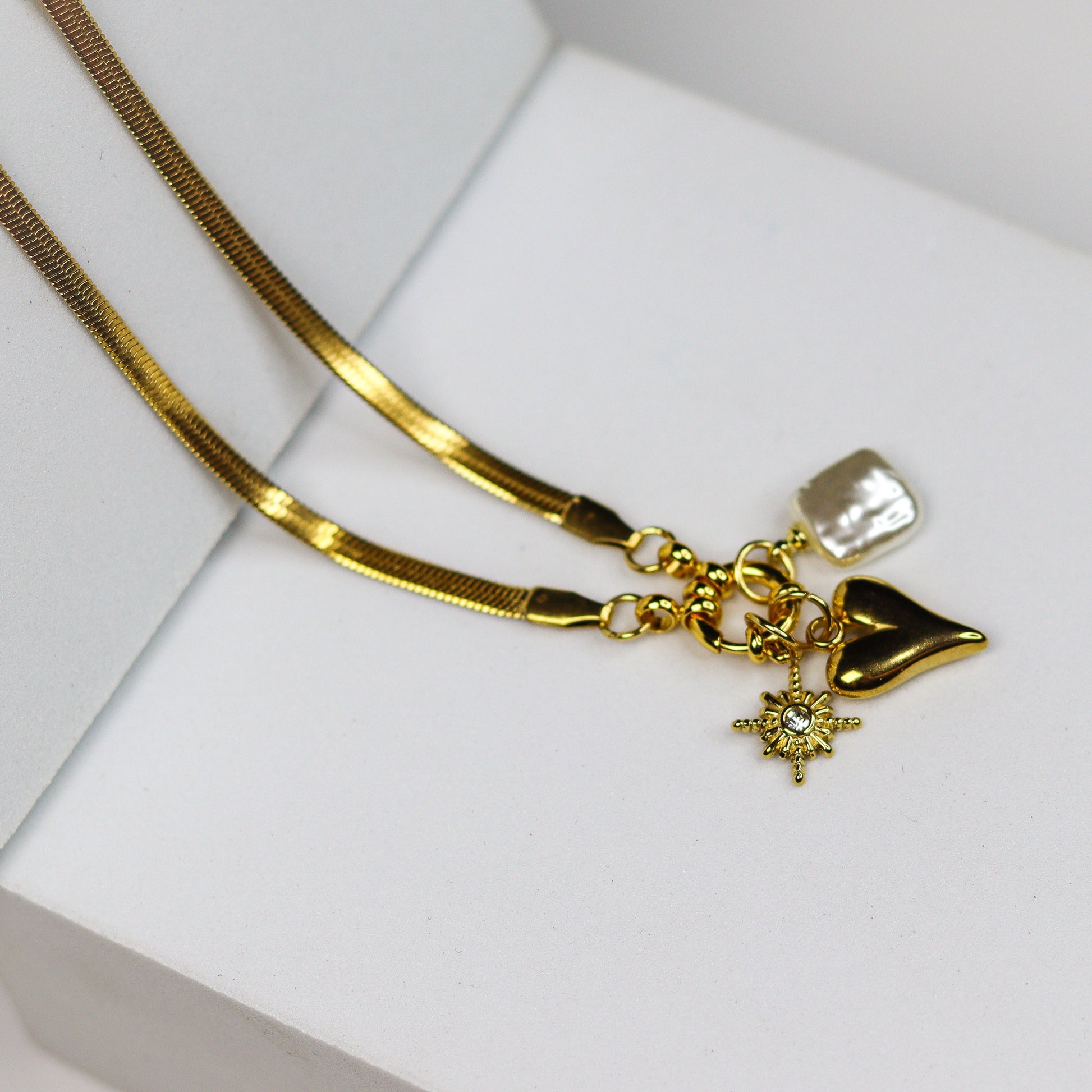 Sparkling Heart Charm NecklaceProduct Details: Metal - Stainless Steel Anti-Tarnish 18k Gold Plated Waterproof Everyday Wear *Our stainless steel pieces, featuring anti-tarnish and hypoallergenic attributes, are perfect for sensitive skin.