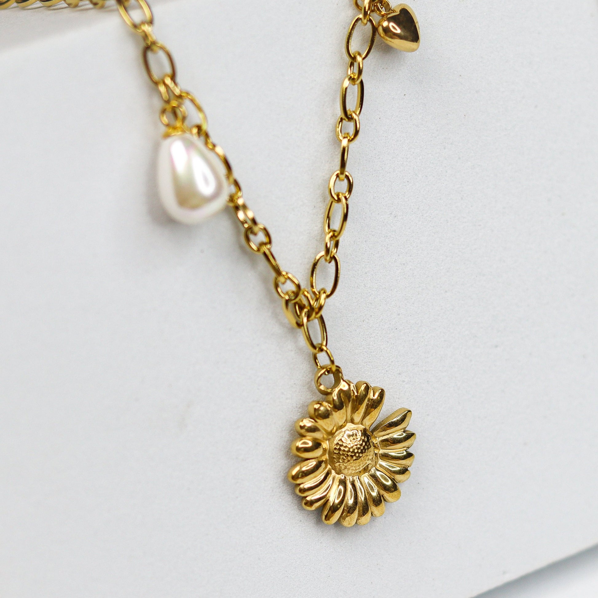 Floral Pearl Necklace - Adorn-iq