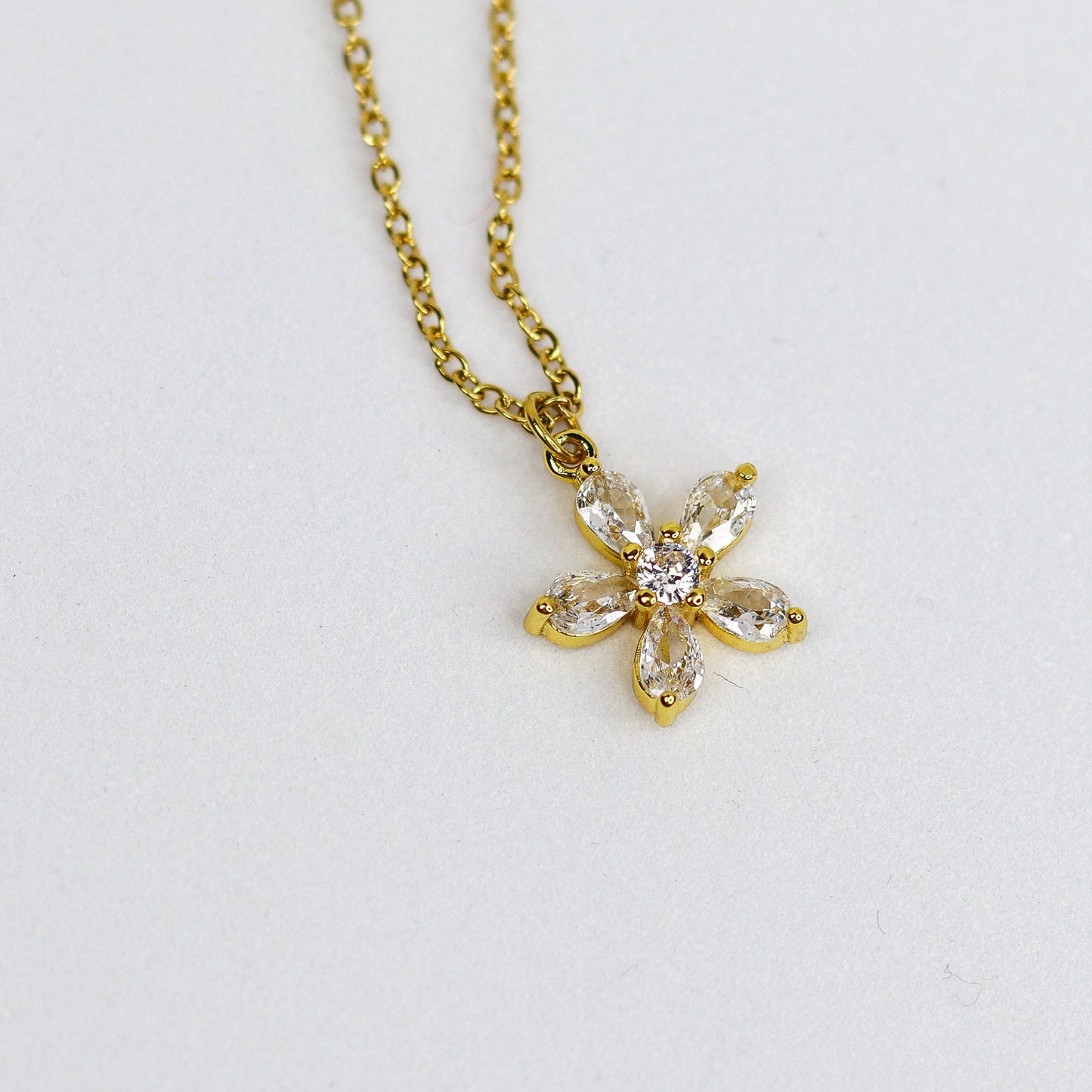 Solitaire Flora Necklace