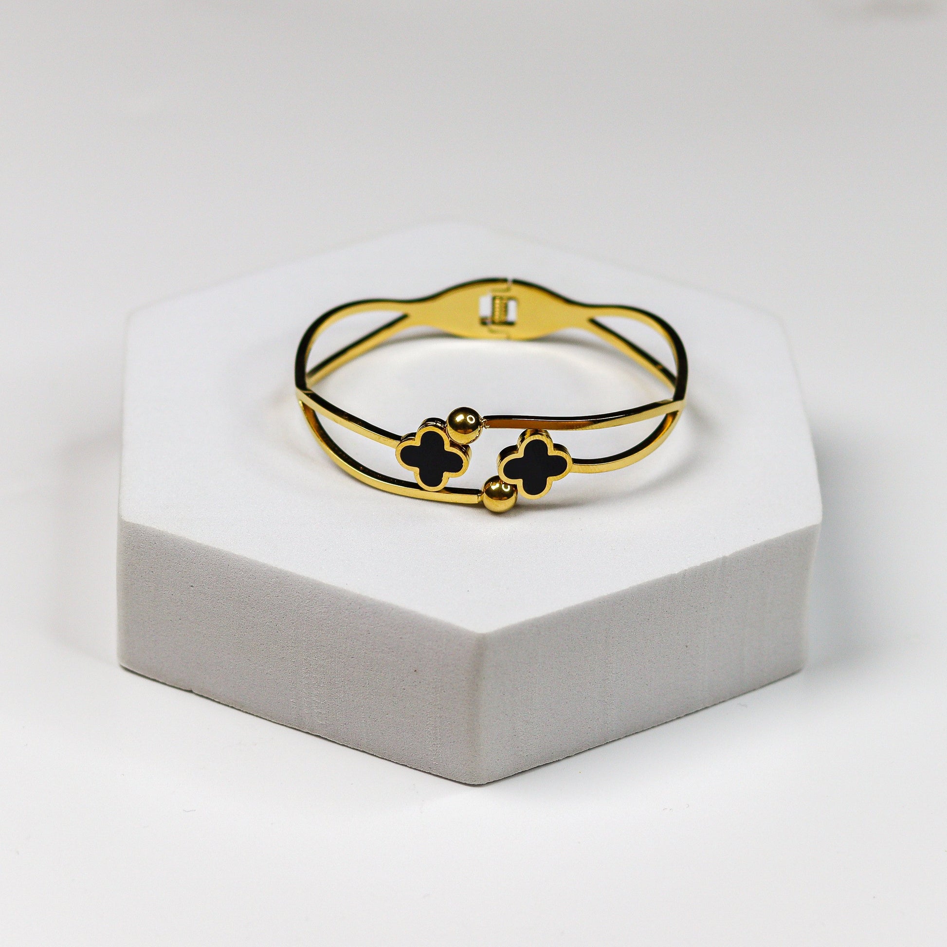 Clover Ball Bracelet - Adorn-iq